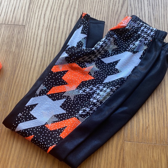 A Wish Come True Girl Black Orange Dance Costume Set Top And Leggings Size 6 SC - Picture 3 of 6